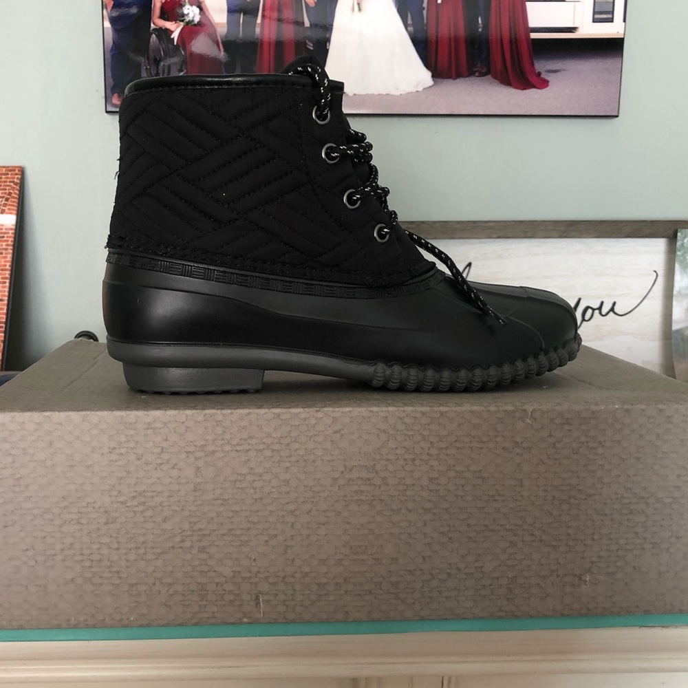 BNIB Maurices Boots size 8
